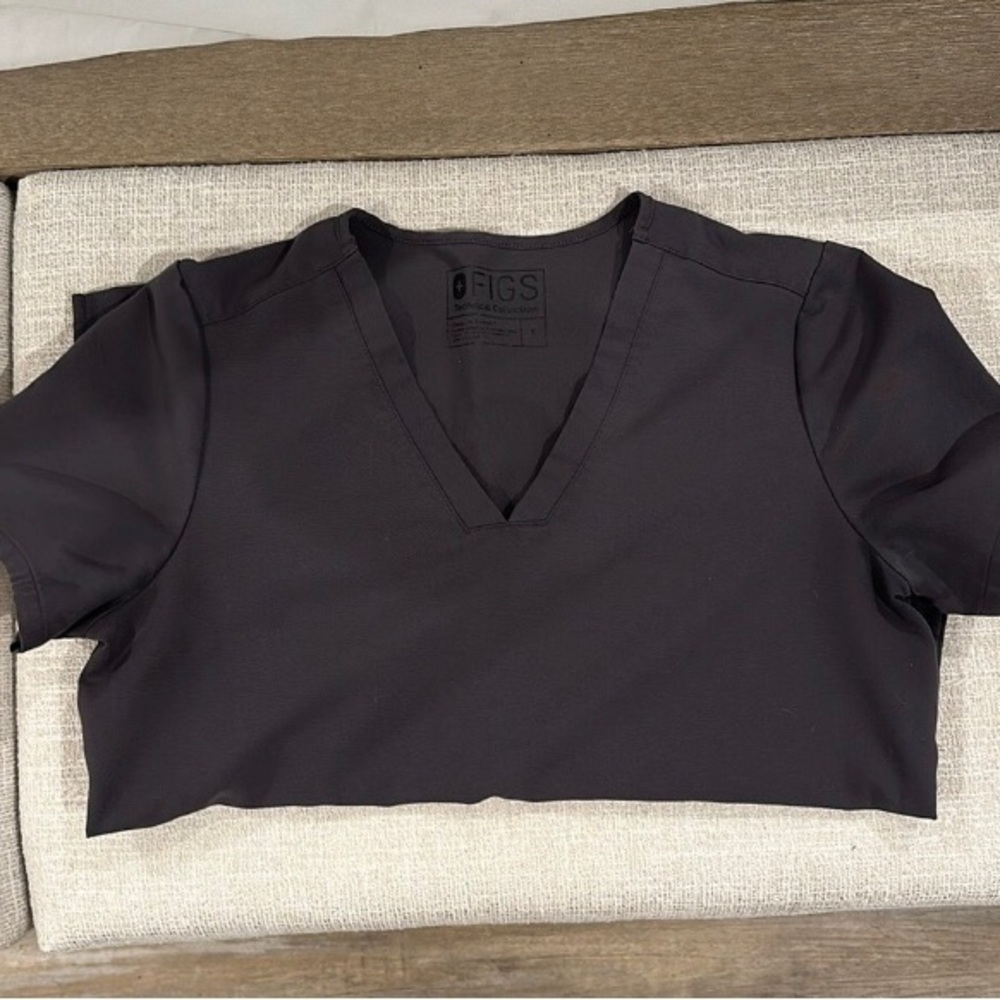 Figs Casma Top- Charcoal great used condition